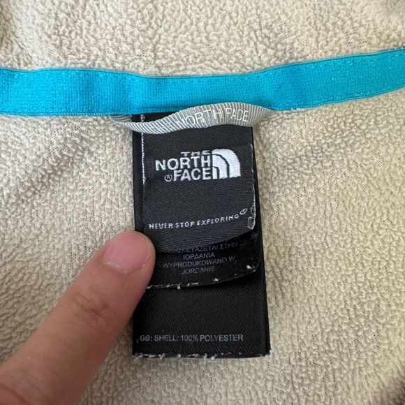 THE NORTH FACE Women 1/4 Zip Pullover Sweater in Beige - Picture 4 of 7